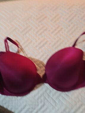 Victoria's Secret Smooth Plunge Bra in Berry Pink